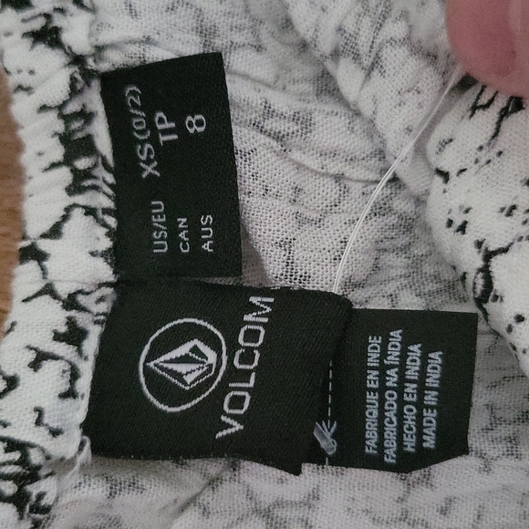 NWT Volcom Bae Bae Doll Black and White Floral Tie Top Tube Top XS - Picture 4 of 5